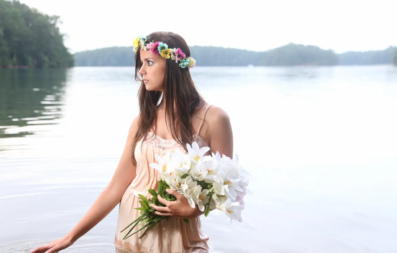 Фото обои взгляд, девушка, цветы, озеро
