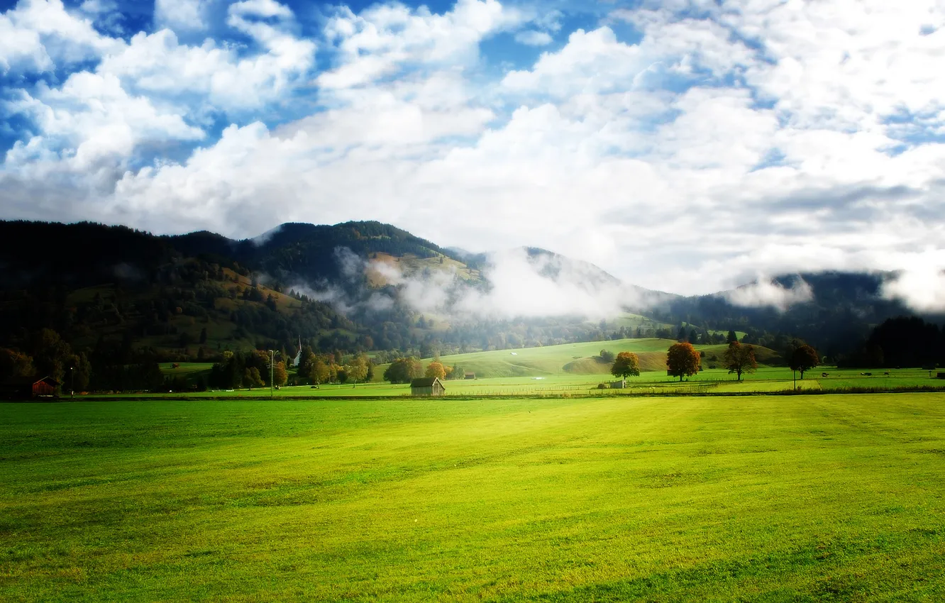 Фото обои поле, трава, облака, горы, природа