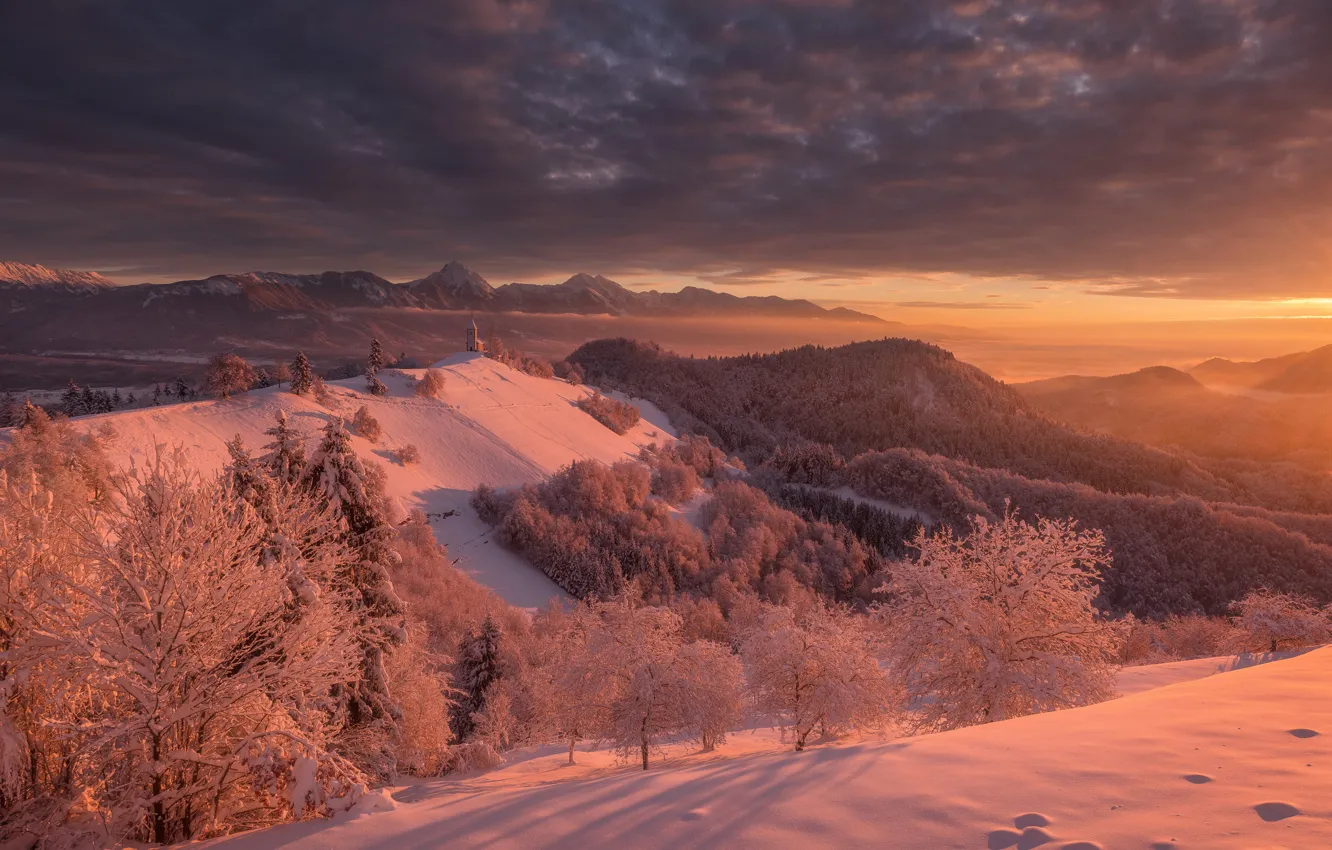Фото обои зима, снег, деревья, закат, горы, церковь, Словения, Slovenia