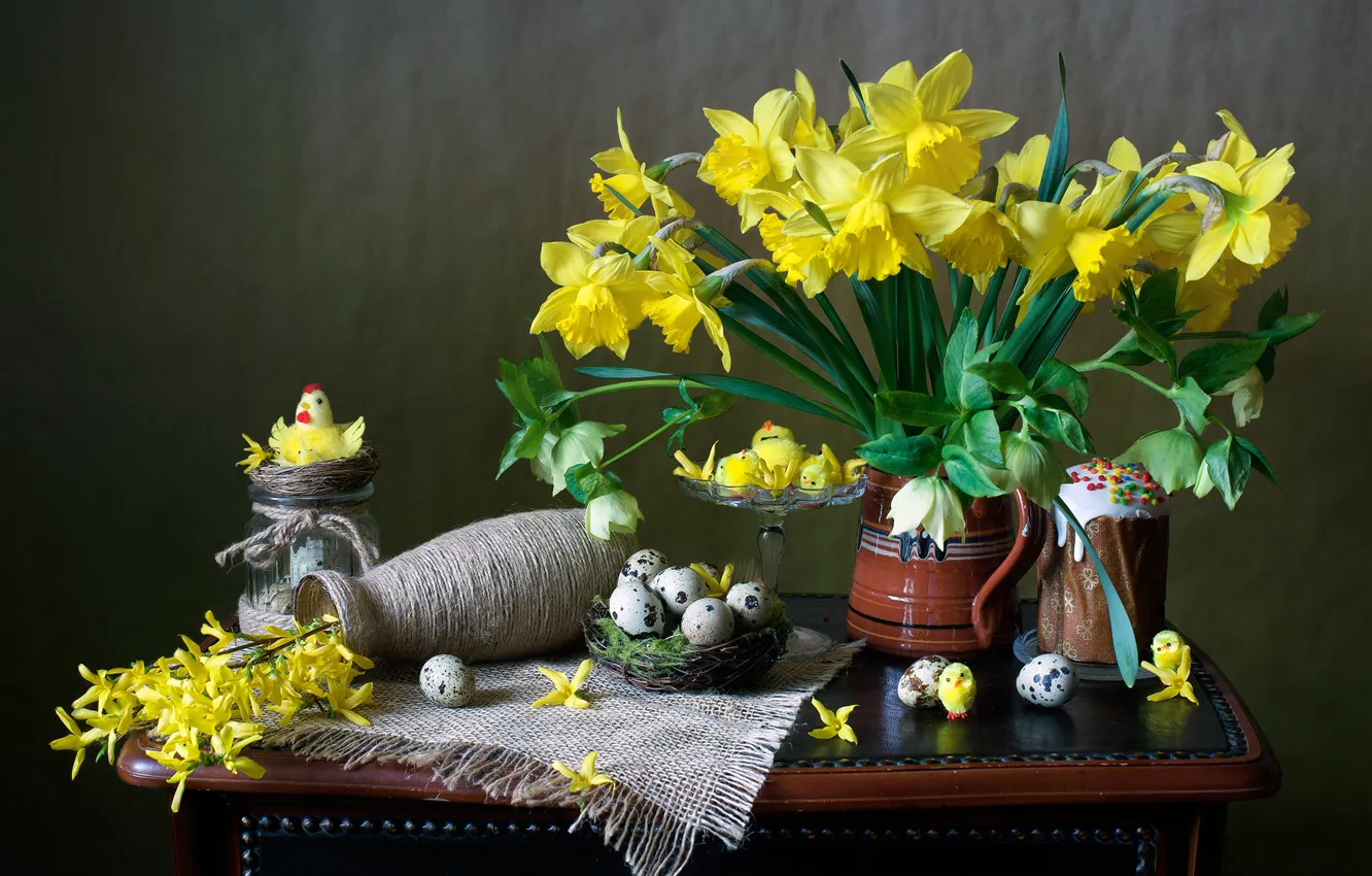 Фото обои цветы, праздник, игрушки, цыплята, Пасха, кружка, натюрморт, столик