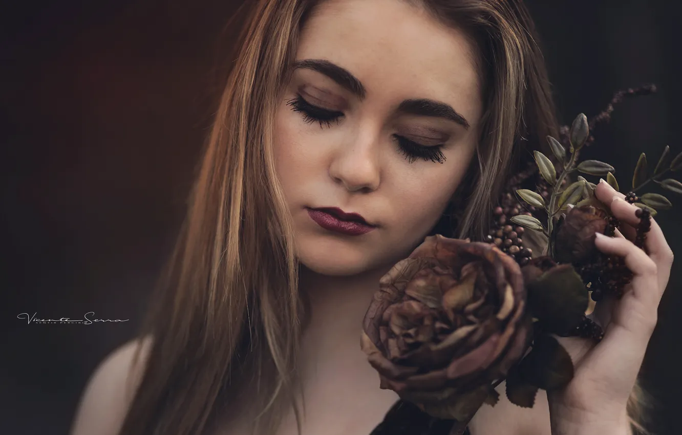 Фото обои девушка, розы, Victoria Casanova