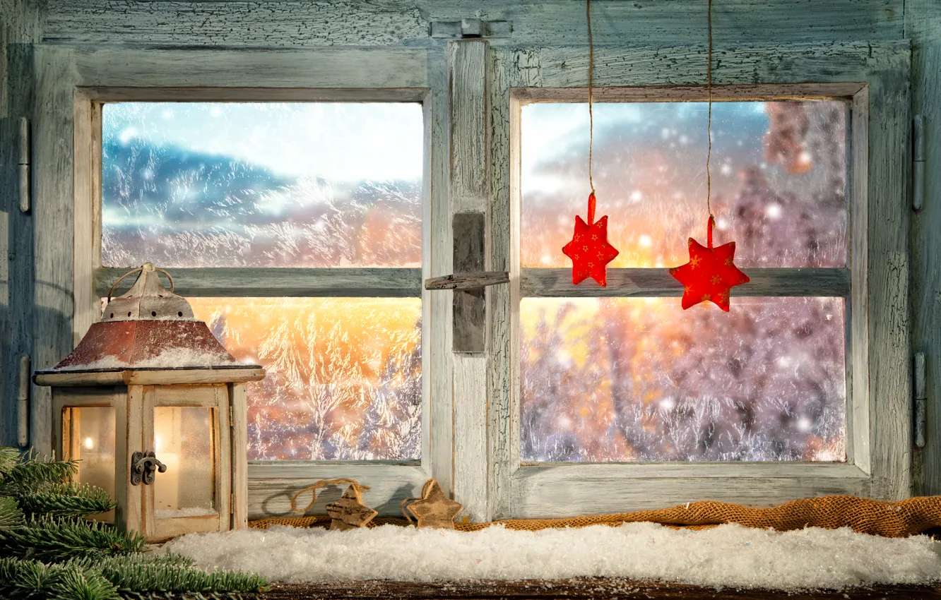 Фото обои зима, стекло, ветки, огонь, праздник, узоры, игрушки, свеча
