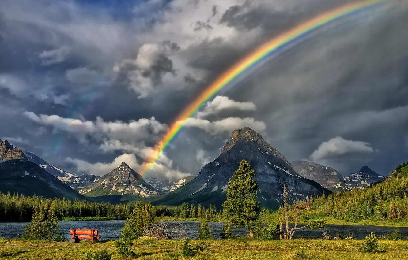 Фото обои лес, небо, горы, река, радуга, лавка