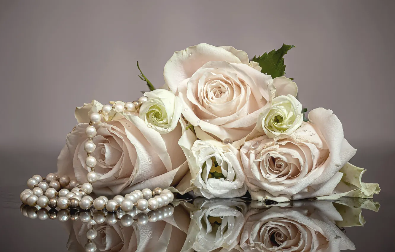 Фото обои цветы, отражение, розы, букет, белые