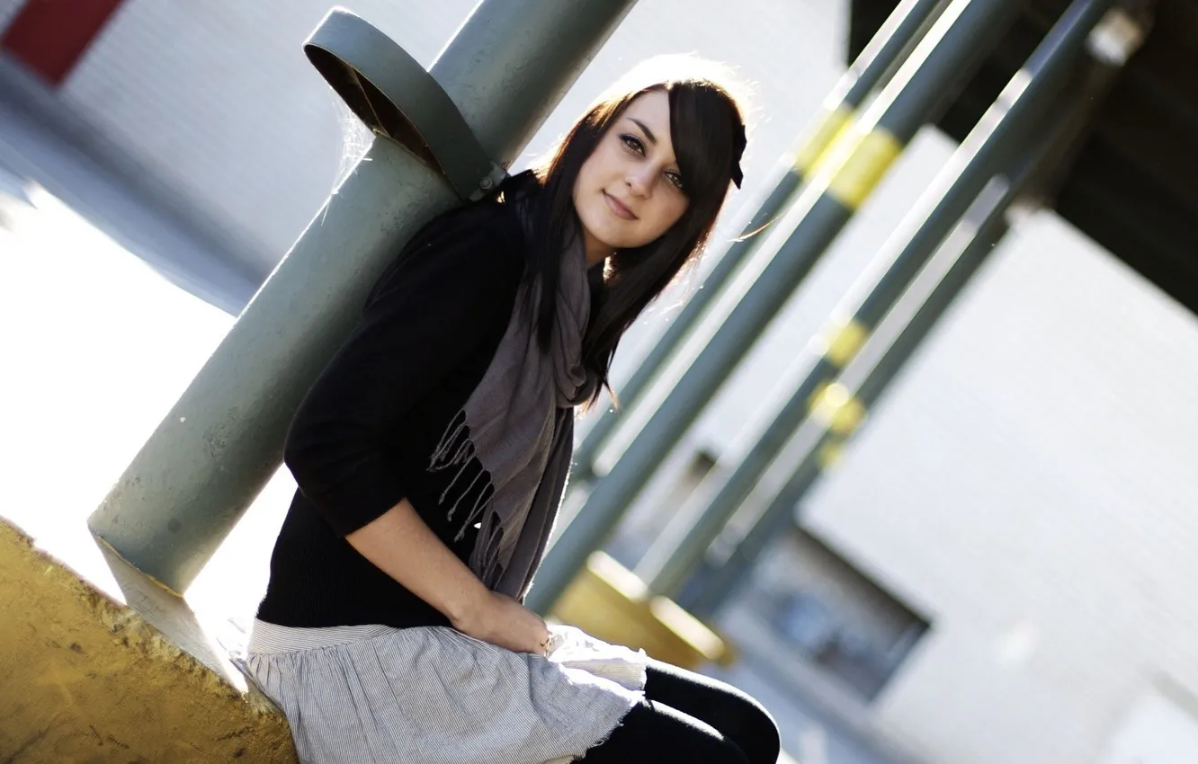 Фото обои взгляд, девушка, брюнетка, платок