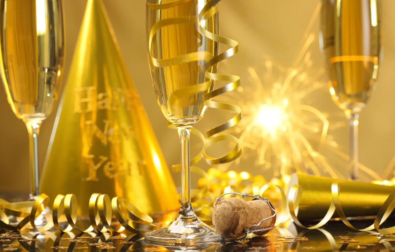 Фото обои Новый Год, бокалы, golden, шампанское, серпантин, New Year, бенгальские огни, celebration