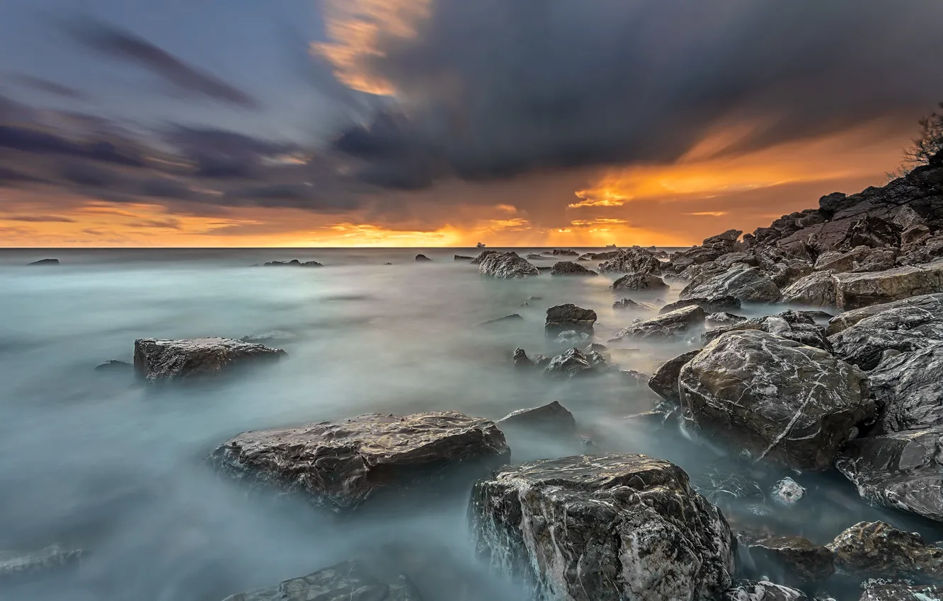 Фото обои море, небо, облака, свет, пейзаж, закат, тучи, природа