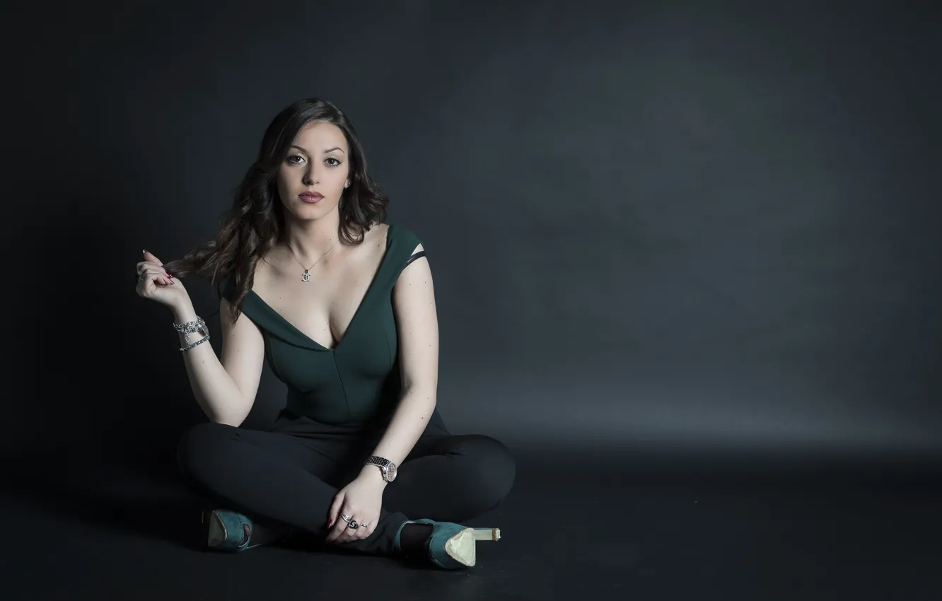 Фото обои взгляд, девушка, фон, брюнетка, SAMANTA