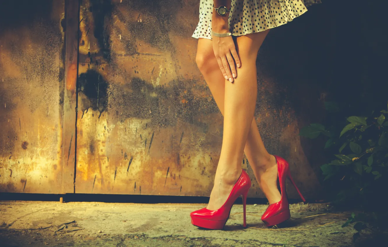 Фото обои legs, heels, short dress