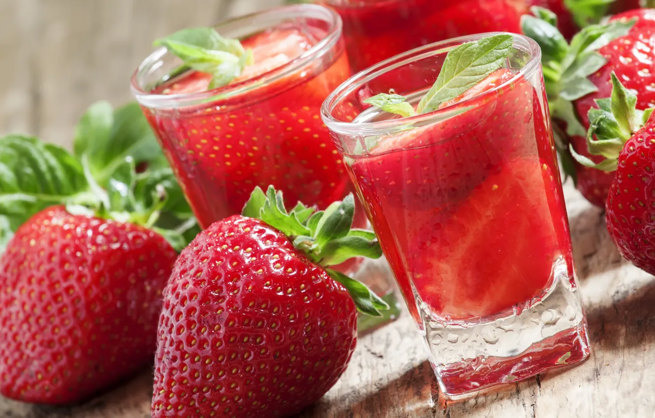 Фото обои ягоды, клубника, сок, red, красная, fresh, спелая, sweet