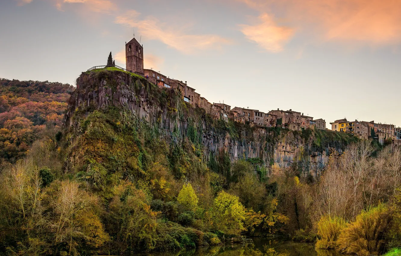 Фото обои город, Catalonia, Castellfollit de la Roca