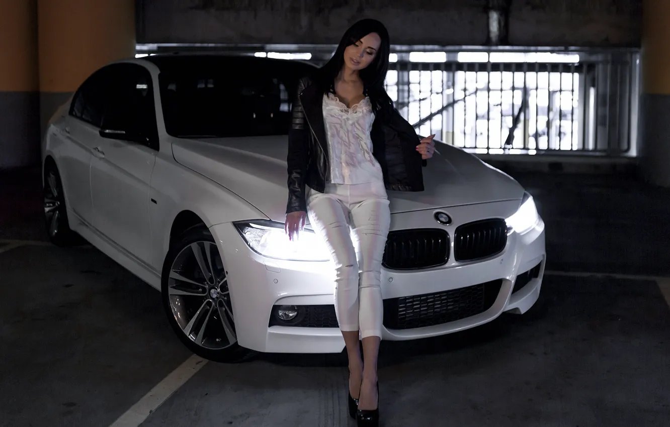 Фото обои Девушки, BMW, красивая девушка, Валерия, белый авто, позирует над машиной