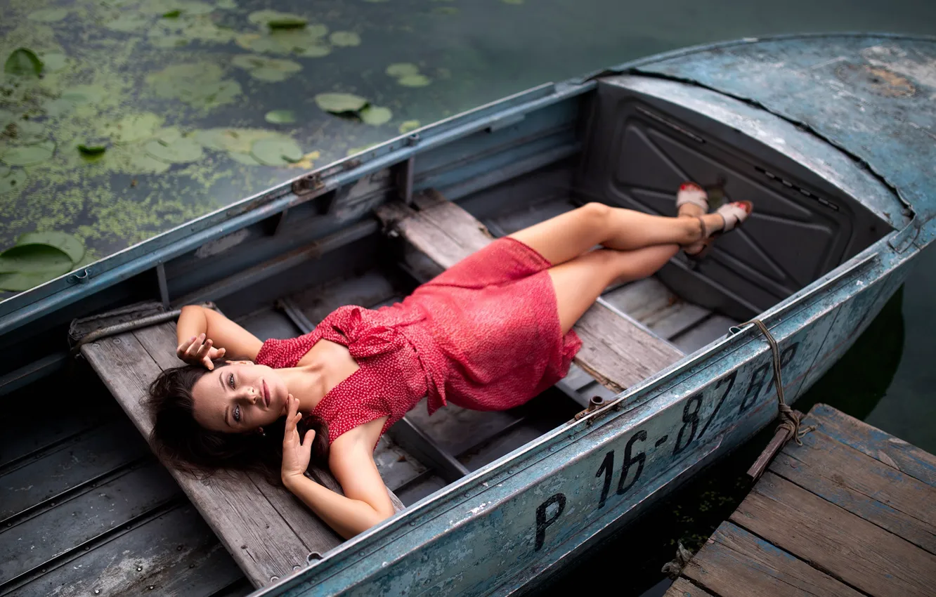 Фото обои девушка, nature, water, lake, model, brunette, boat, red dress