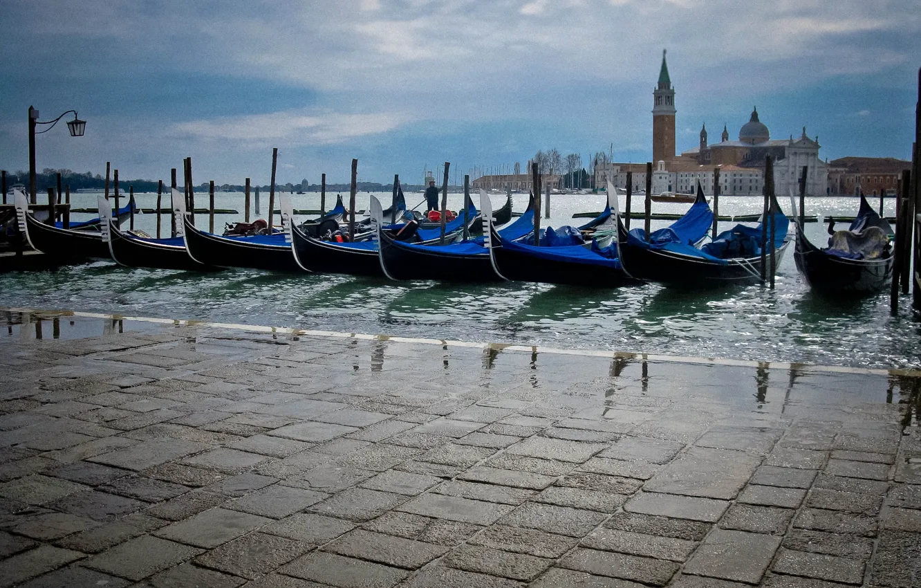Фото обои вода, река, улица, пристань, венеция, гондолы