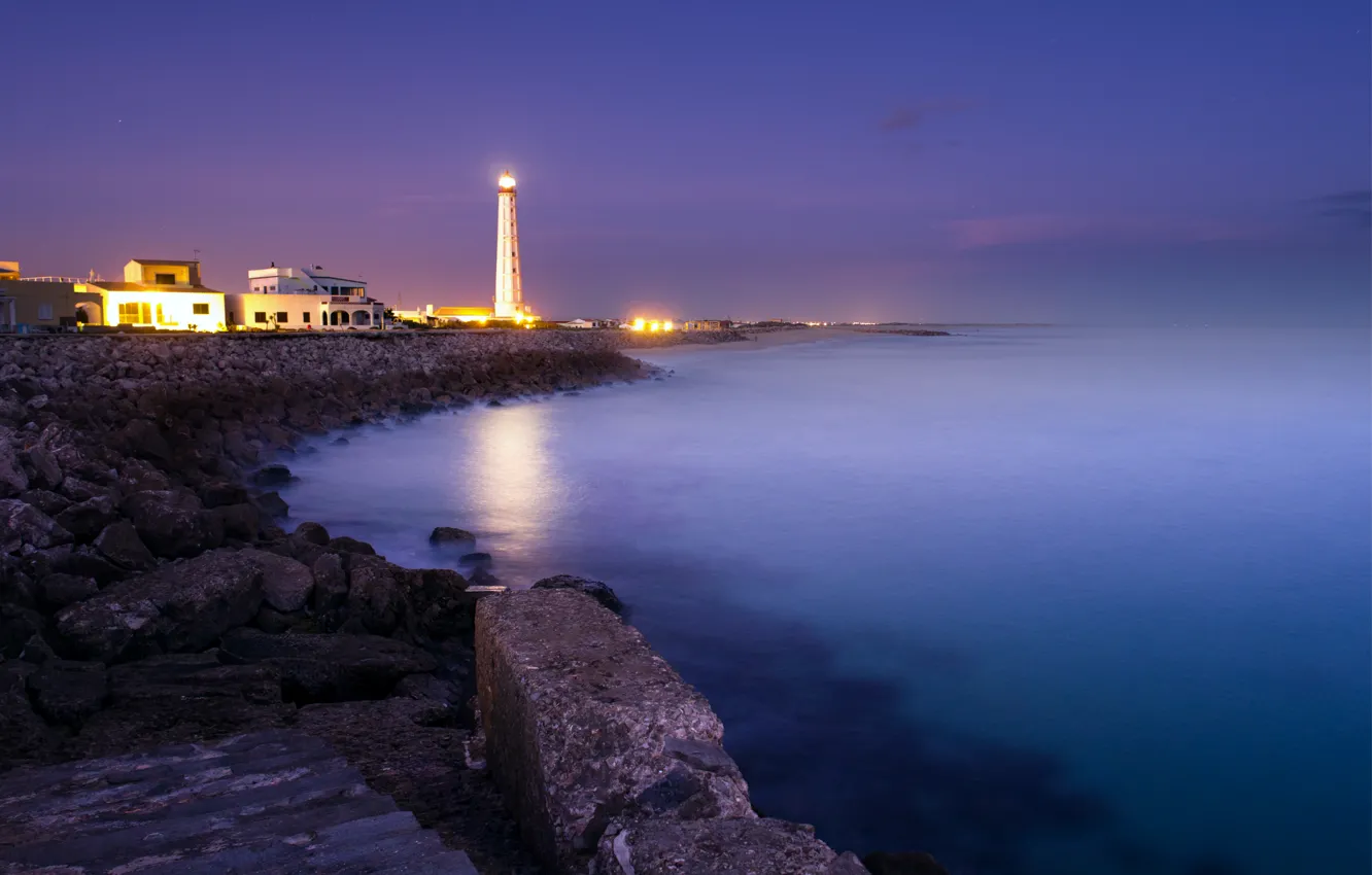 Фото обои свет, синий, камни, океан, сиреневый, берег, маяк, Море
