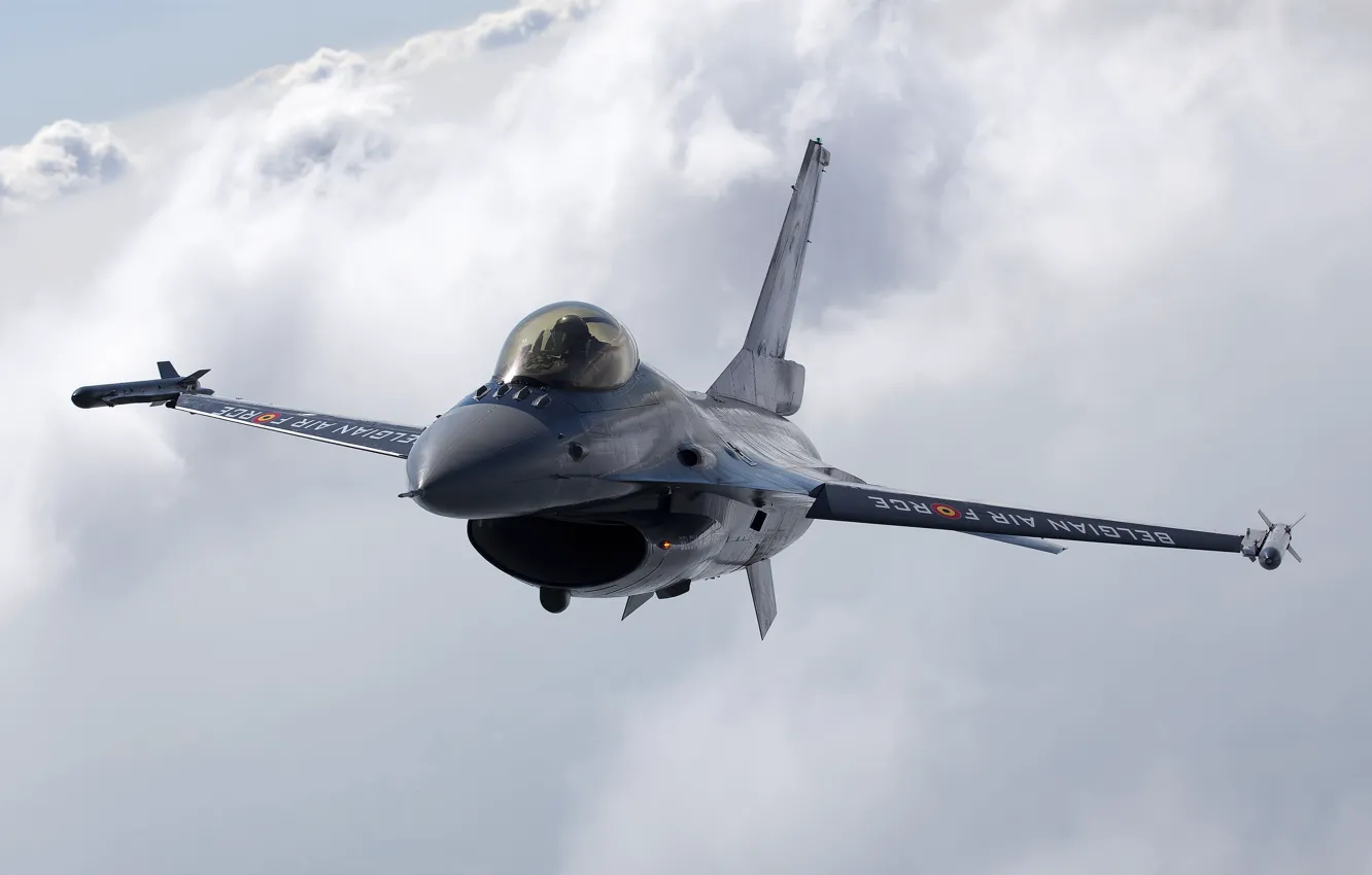 Фото обои Небо, Облака, Фото, Полет, Истребитель, Высота, Fighting, F-16