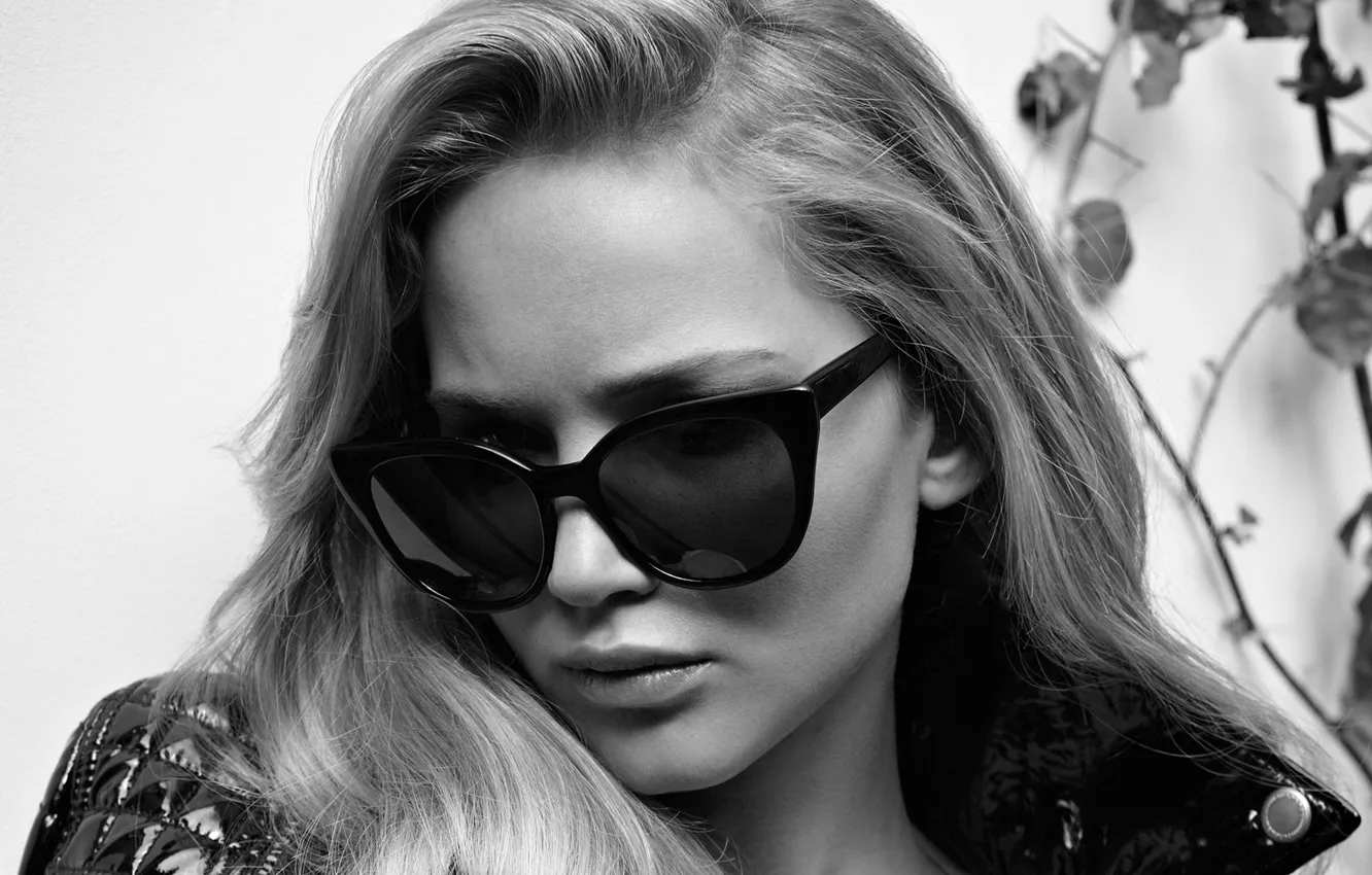 Фото обои ч/б, очки, Jennifer Lawrence