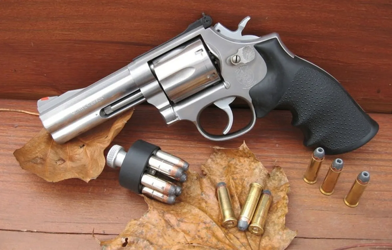 Фото обои патроны, револьвер, revolver, Smith &ampamp; Wesson, Смит-Вессон