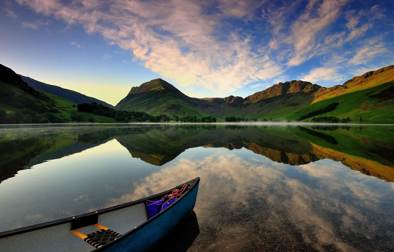Фото обои лето, облака, горы, озеро, отражение, синева, холмы, лодка