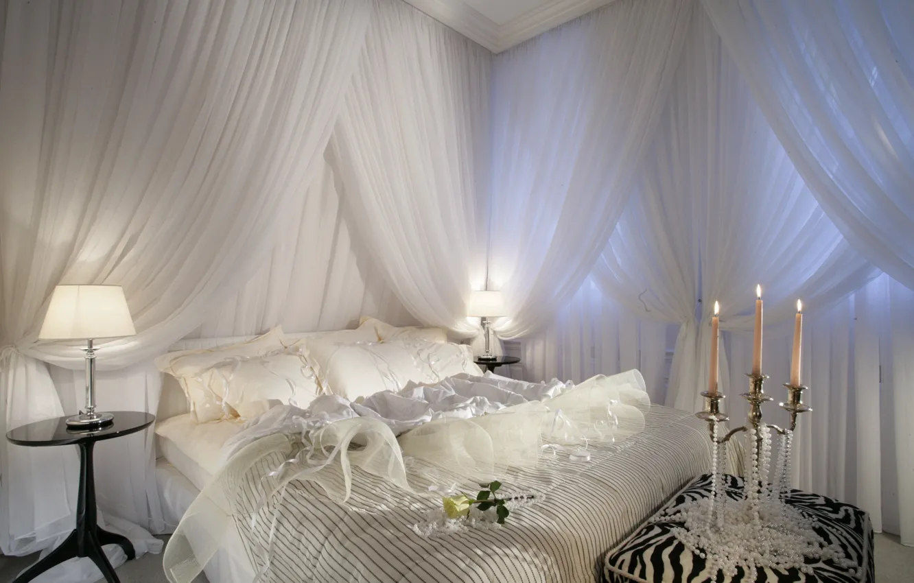 Фото обои белый, свет, дизайн, лампы, мебель, кровать, свечи, люкс
