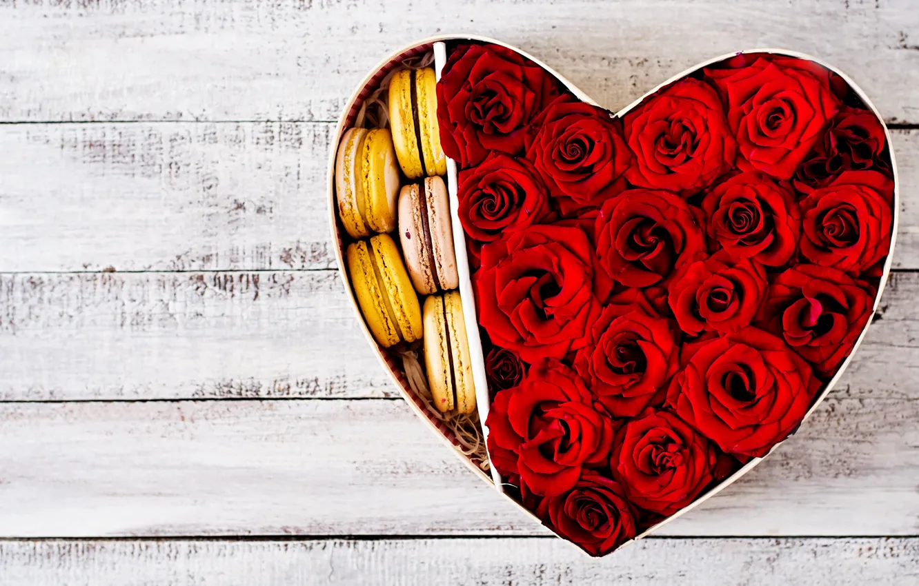 Фото обои сердце, Розы, бутоны, пирожные