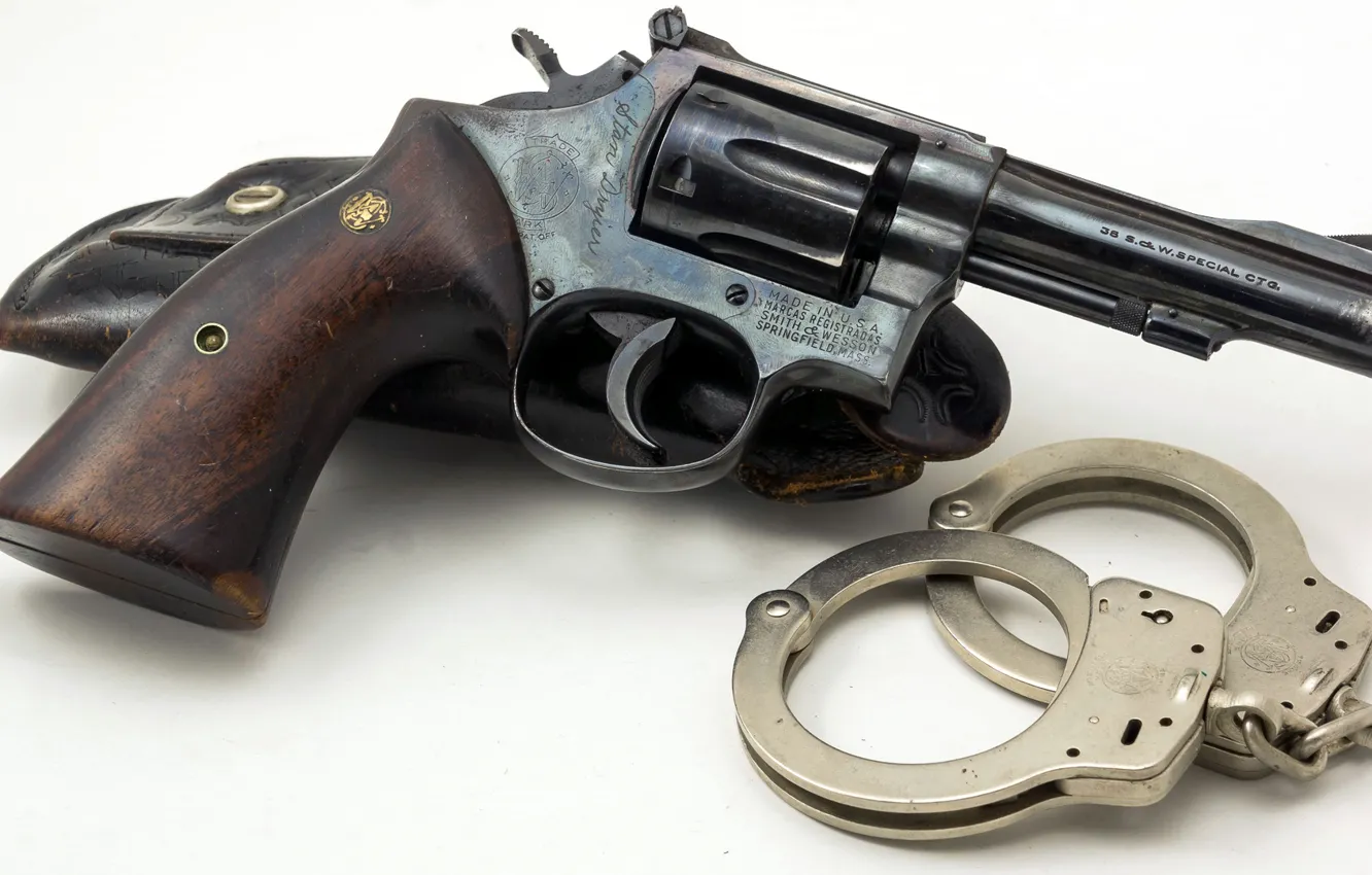 Фото обои револьвер, наручники, кобура, Smith &amp; Wesson, .38 Special