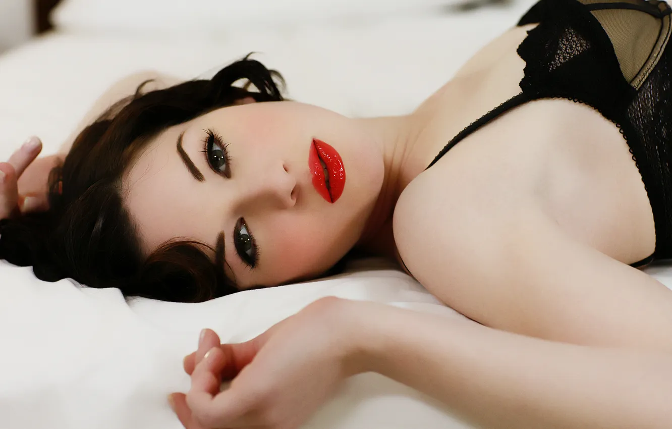 Фото обои девушка, брюнетка, постель, Stoya