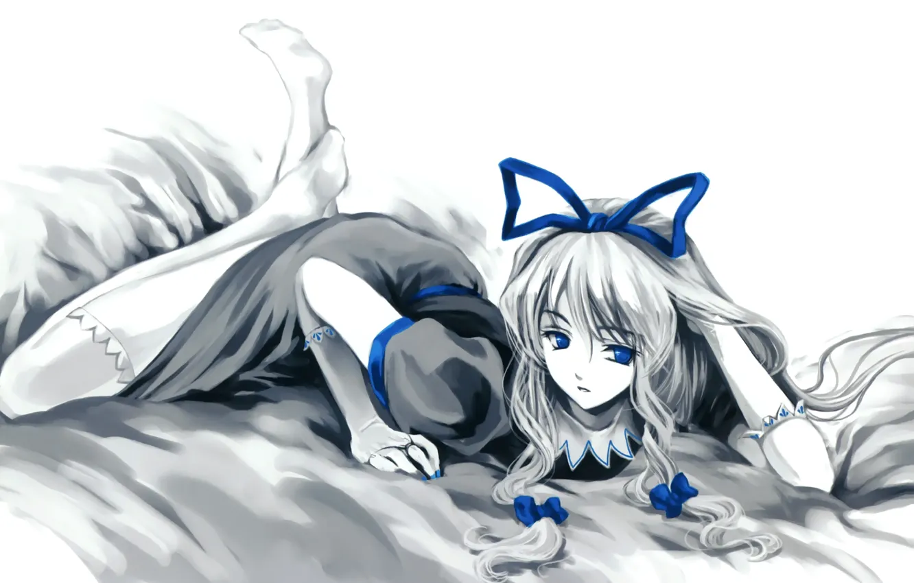 Фото обои девушка, синий, ленты, черно-белый, рисунок, чулки, лежит, touhou