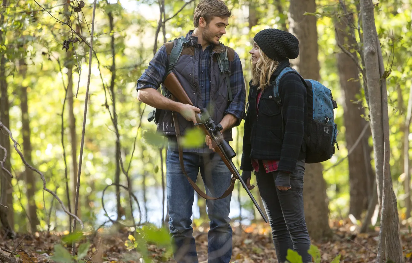 Фото обои лес, оружие, фантастика, шапка, кадр, рюкзак, карабин, снайперка