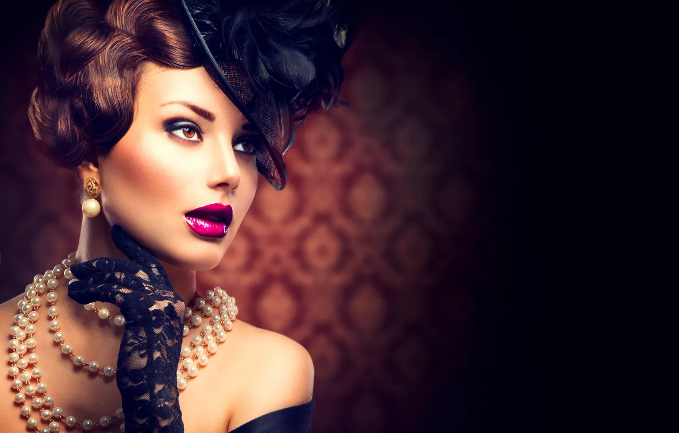 Фото обои девушка, украшения, портрет, руки, прическа, шляпка, перчатка. макияж