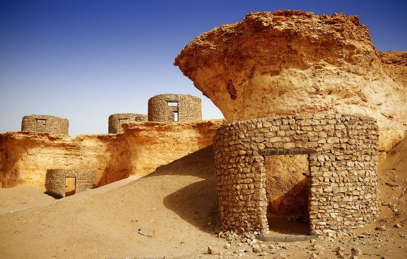 Фото обои песок, небо, камни, руины, Qatar, Zekreet