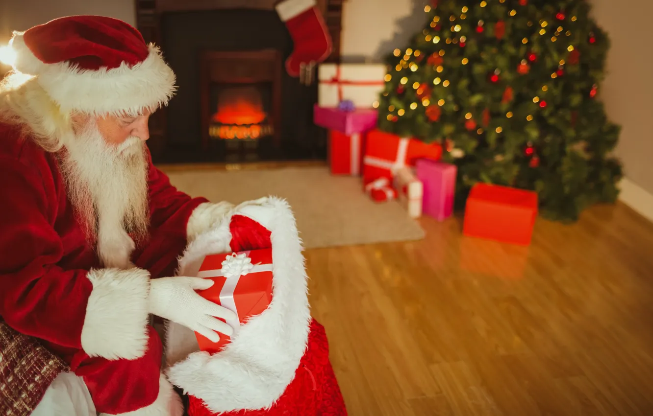 Фото обои украшения, елка, Новый Год, Рождество, подарки, Санта Клаус, happy, Дед Мороз
