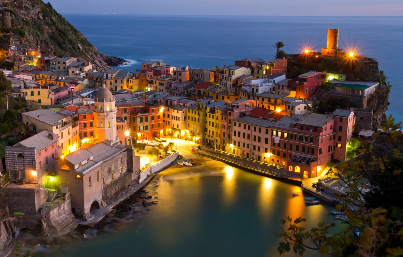Фото обои море, огни, скалы, дома, вечер, горизонт, Италия, Vernazza