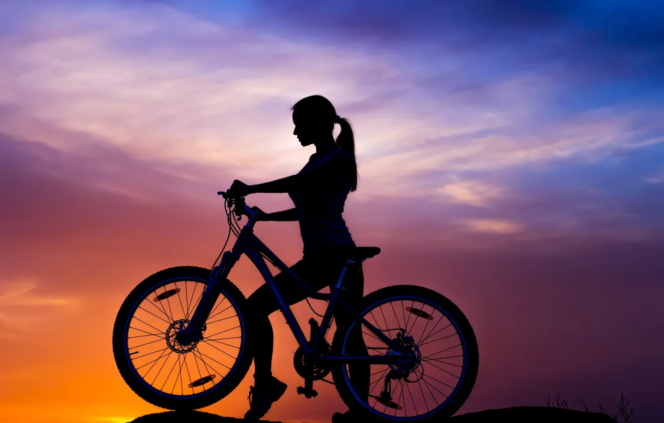Фото обои небо, девушка, закат, велосипед, спорт, силуэт, байк, bike