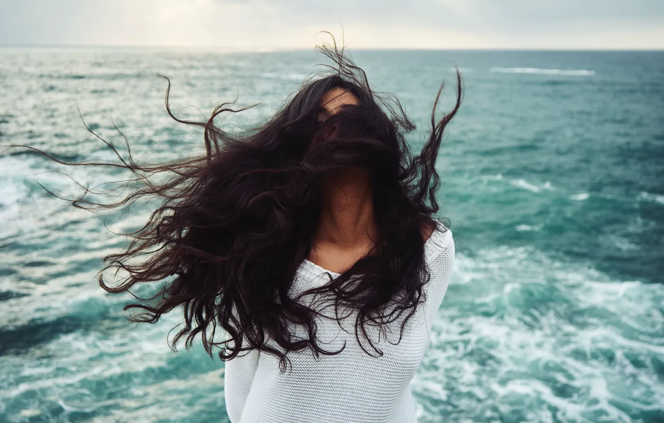 Фото обои море, девушка, ветер, волосы
