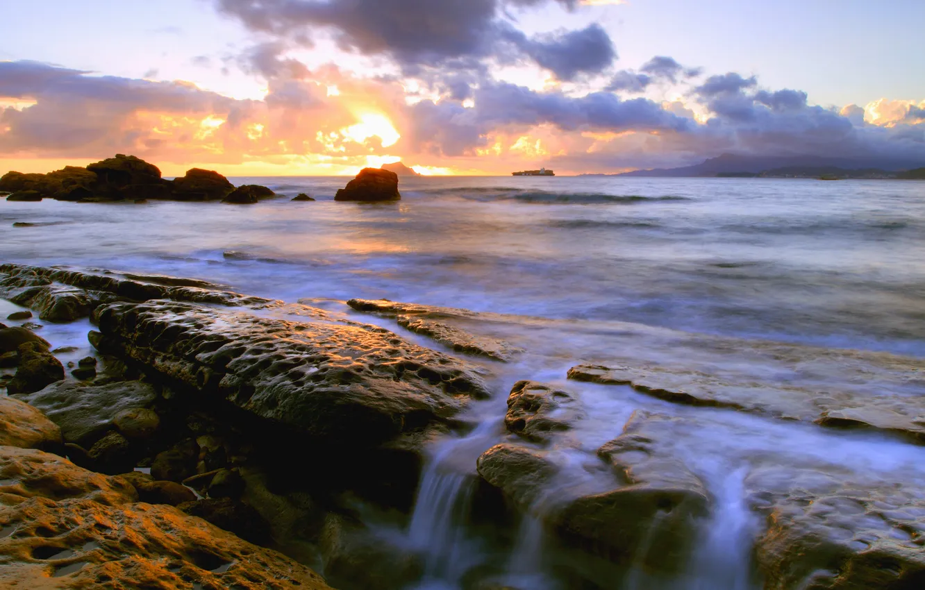 Фото обои море, небо, вода, солнце, камни, потоки
