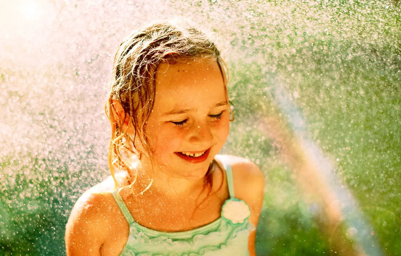 Фото обои вода, капли, настроение, радуга, девочка
