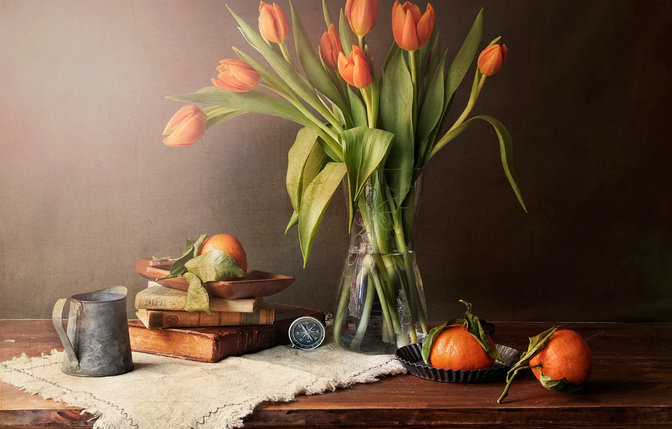 Фото обои цветы, стиль, книги, букет, тюльпаны, ваза, натюрморт, компас