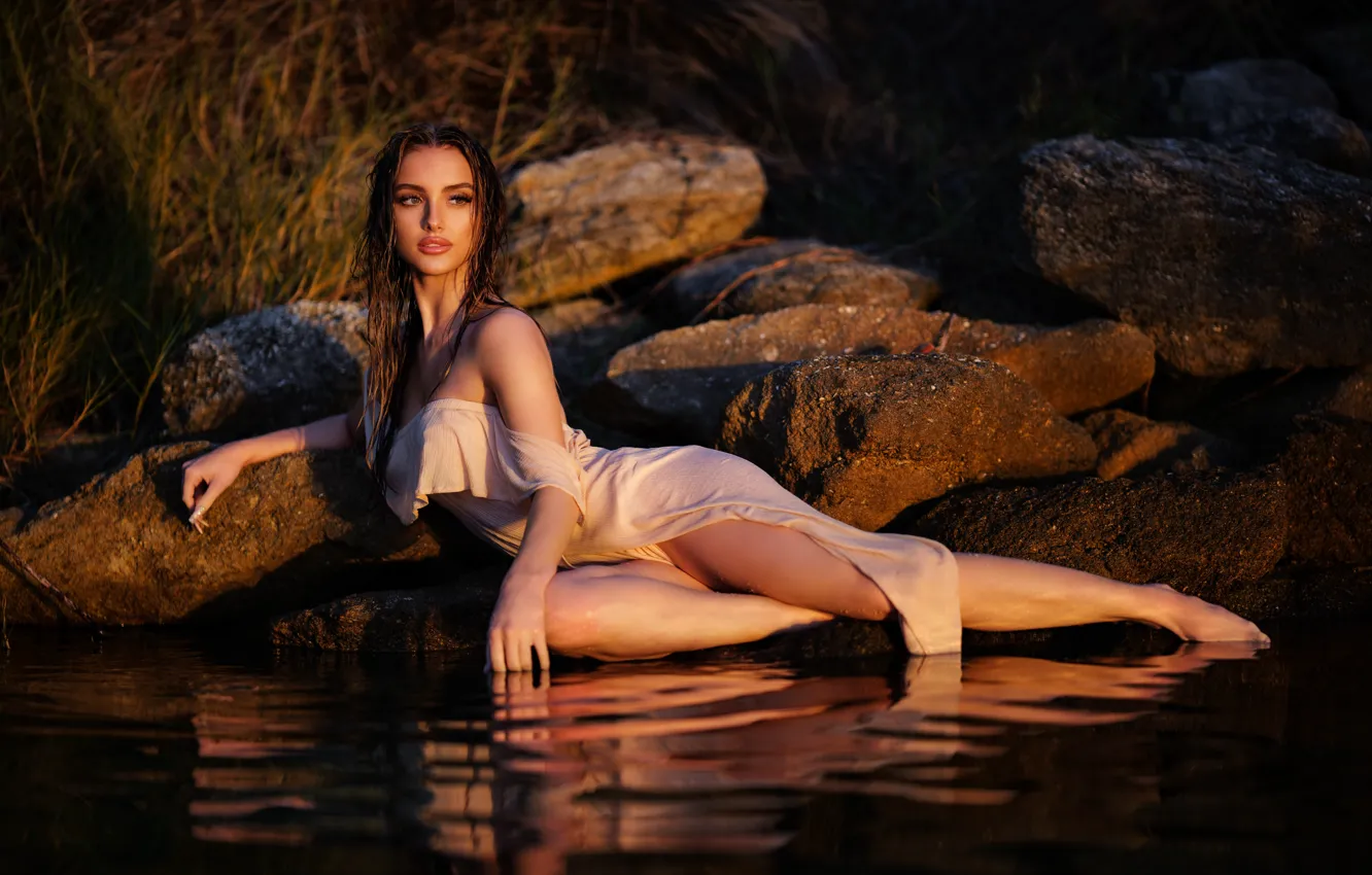 Фото обои вода, девушка, поза, камни, ноги, платье, Jordan, Christopher Rankin