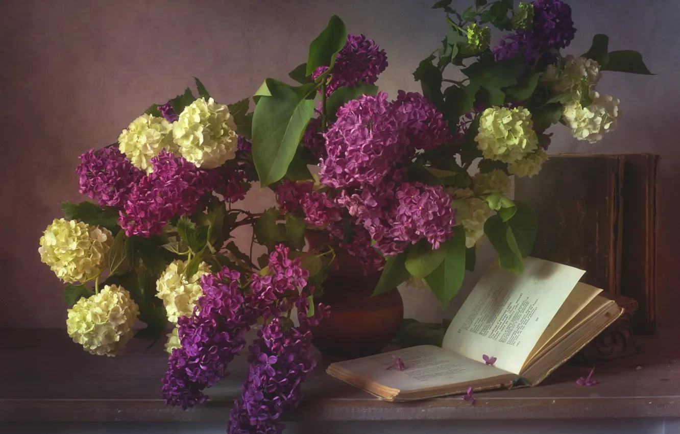 Фото обои букет, книга, сирень, гортензия