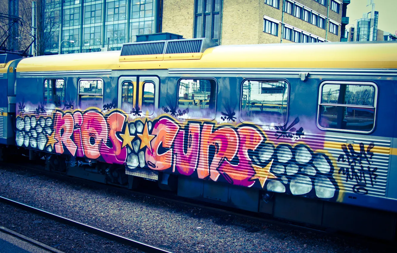 Фото обои граффити, поезд, дома