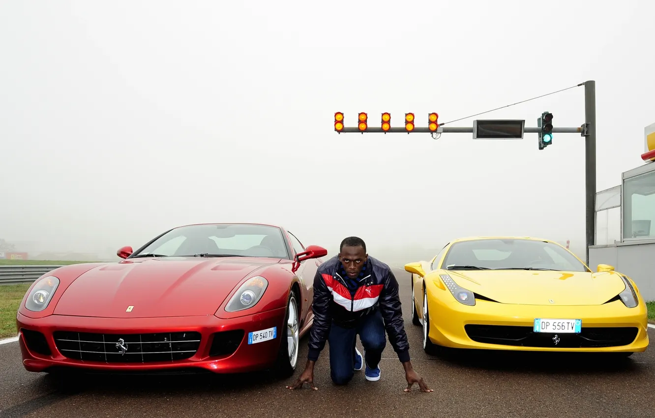 Фото обои желтый, красный, фон, Феррари, спортсмен, Ferrari, мужчина, Fiorano