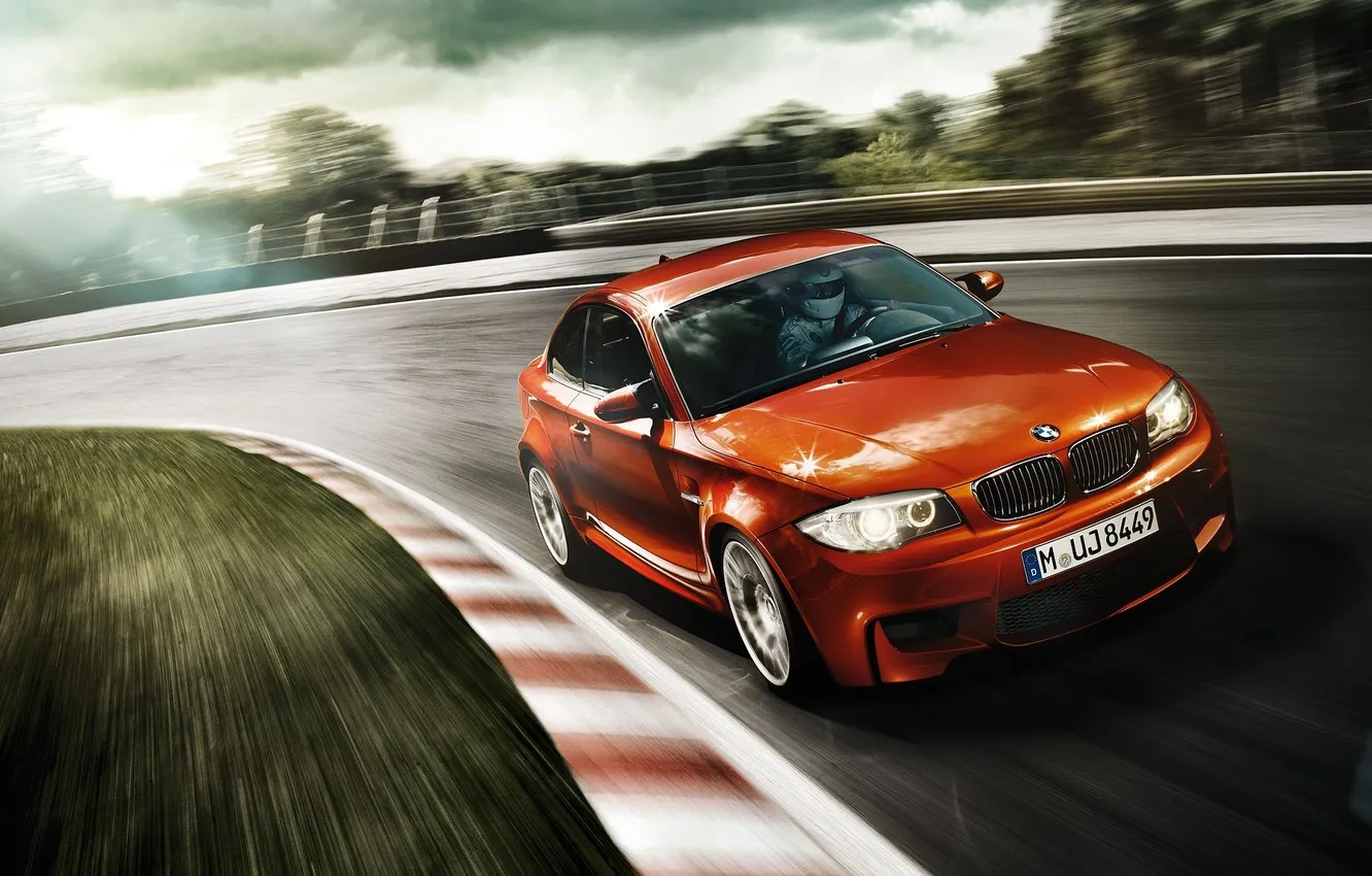 Фото обои дорога, облака, деревья, оранжевый, фары, bmw, купе, размытие