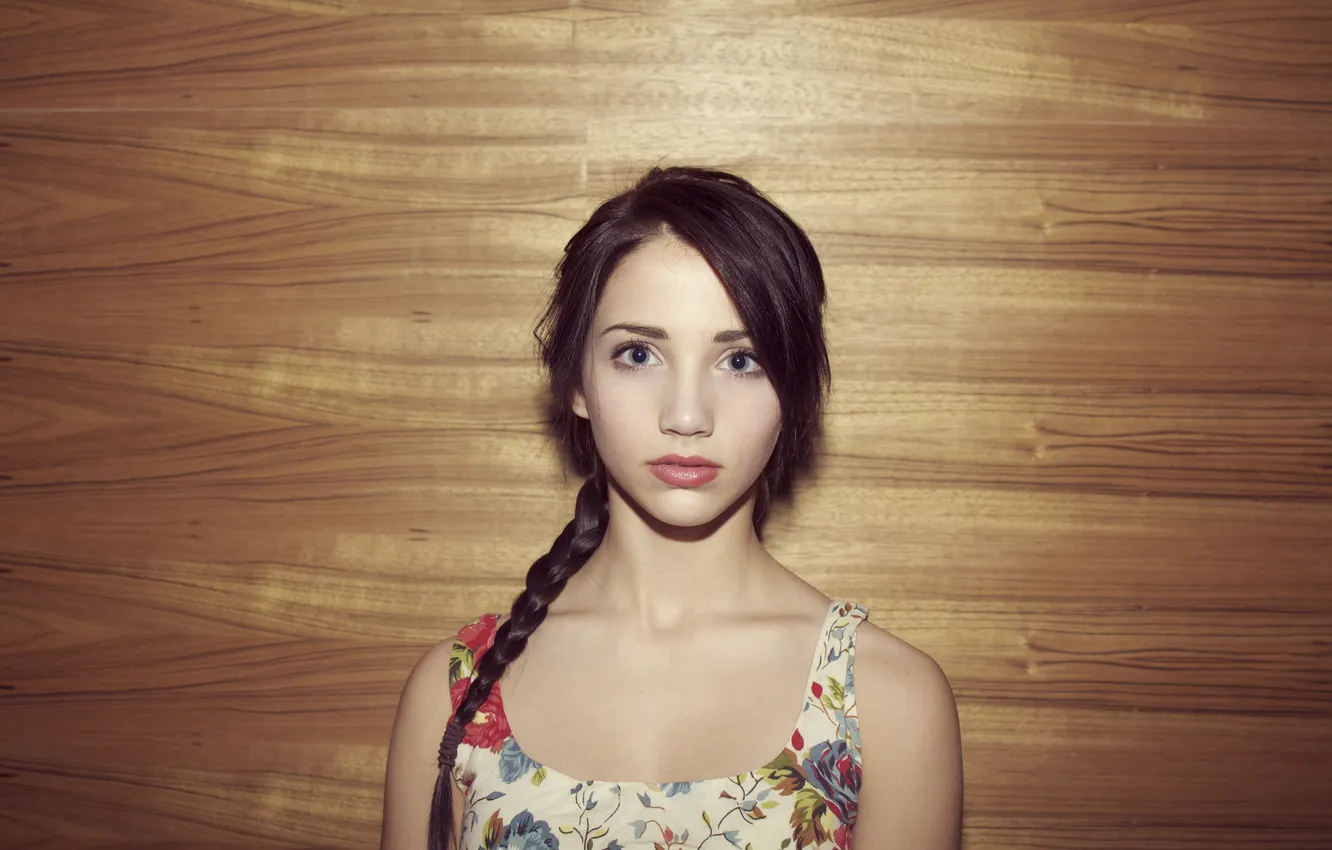 Фото обои глаза, фон, коса, girl, Emily Rudd