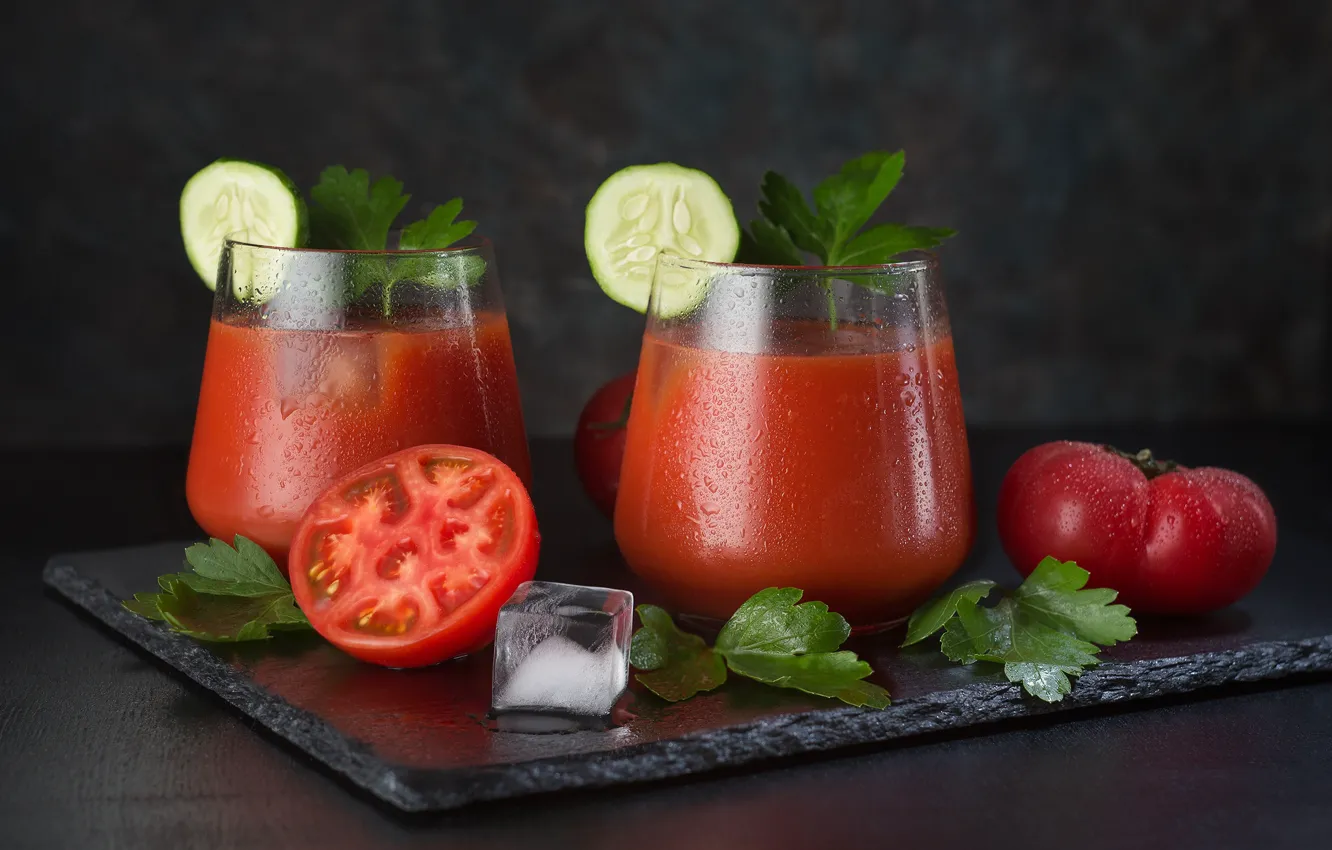 Фото обои лёд, огурец, сок, стаканы, натюрморт, помидоры, петрушка, томаты
