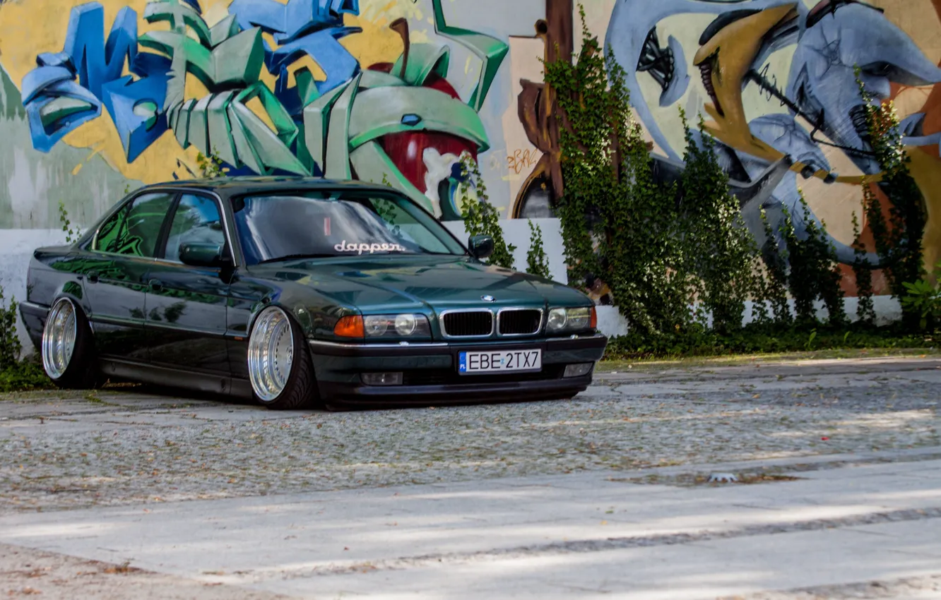 Фото обои граффити, тюнинг, BMW, Бумер, Классика, БМВ, Е38, stance