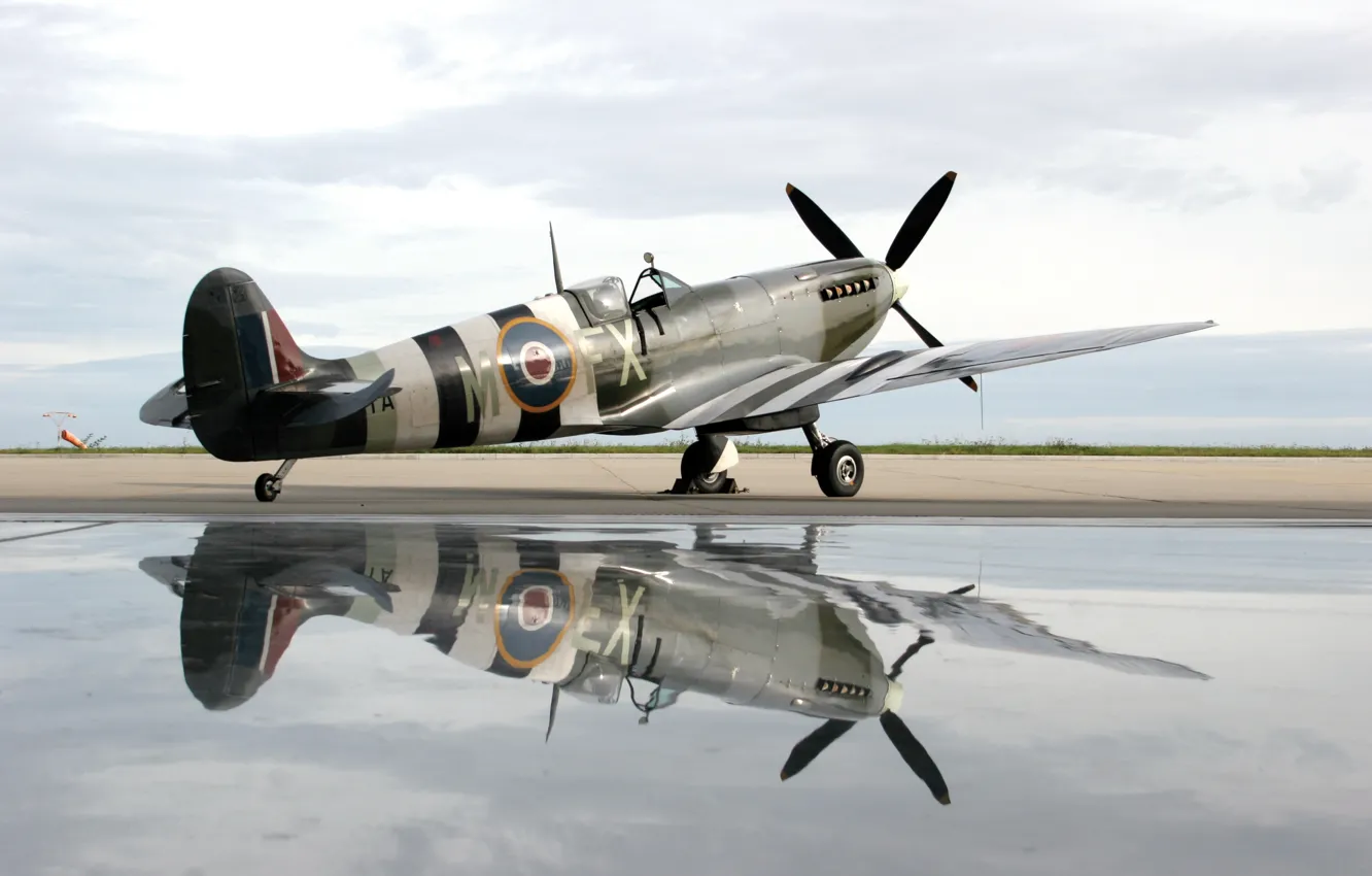 Фото обои water, plane, reflection, spirit of kent spitfire