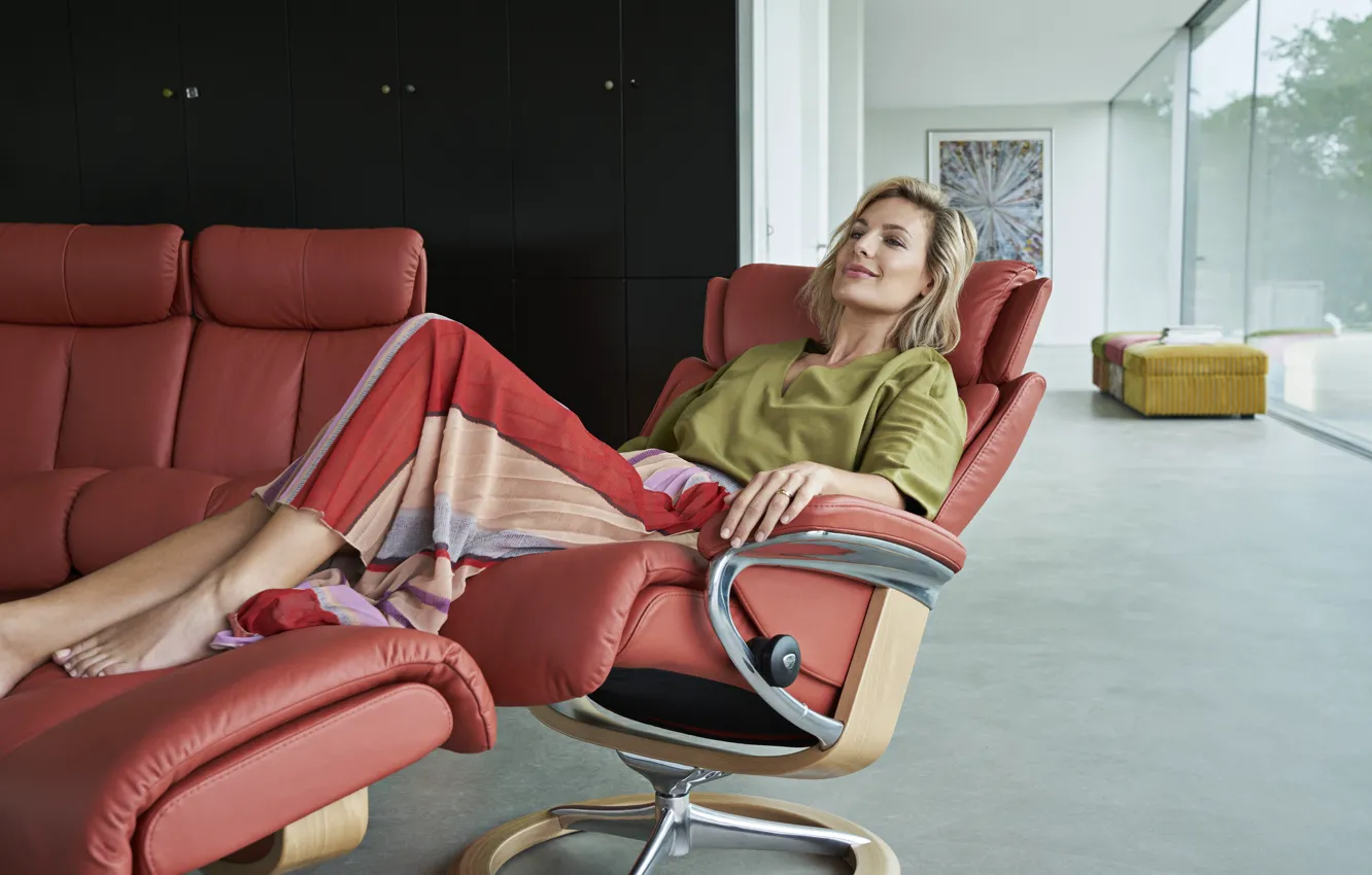 Фото обои woman, beauty, rest, recliner chair