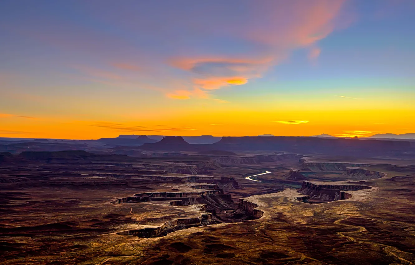 Фото обои облака, закат, горы, река, пустыня, горизонт, каньон, оранжевое небо
