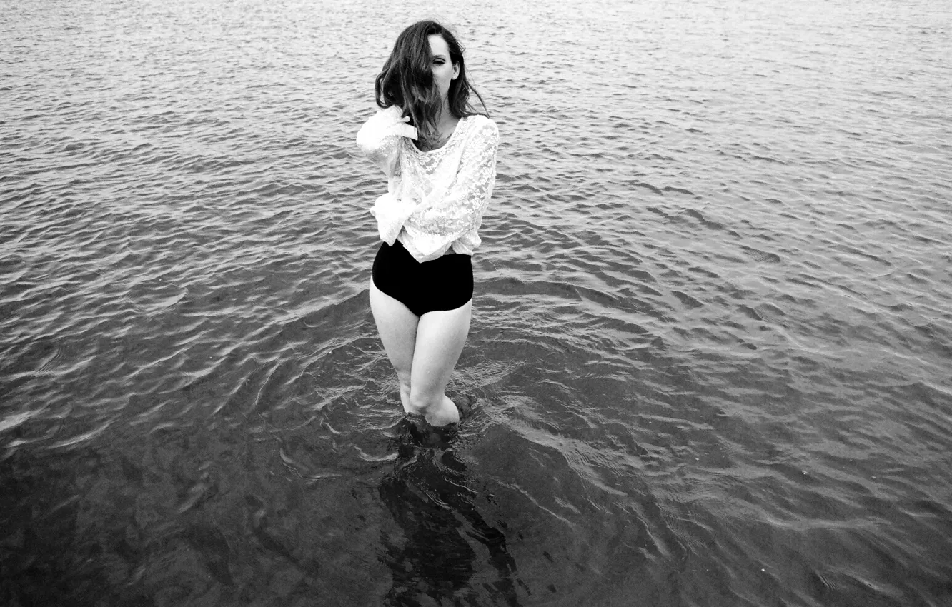 Фото обои girl, blouse, river, legs, woman, water, model, black and white